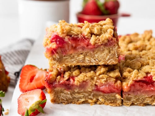 https://houseofnasheats.com/wp-content/uploads/2016/06/Strawberry-Rhubarb-Crumb-Bars-Recipe-1-500x375.jpg