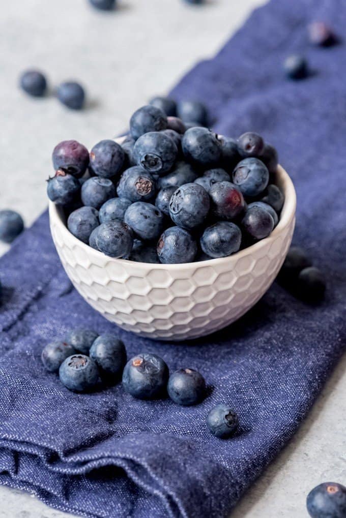 An image of a bowl full of fresh blueberries.