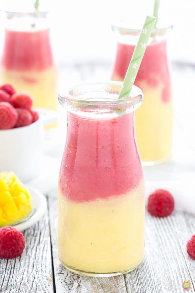 raspberry mango yogurt smoothie
