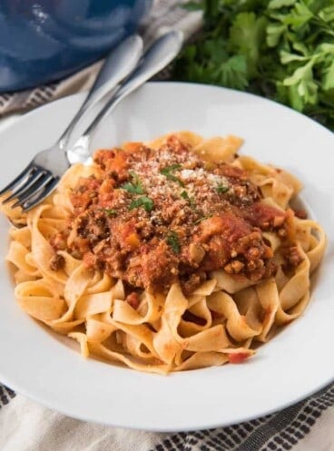 An image of a plate of tagliatelle bolognese with an authentic bolognese sauce recipe.