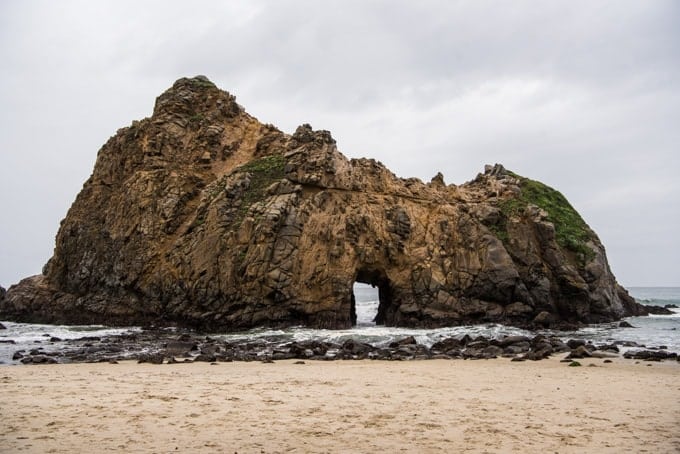 An image of the large rock formation at Pfeiffer Beach known as Keyhole Arch.