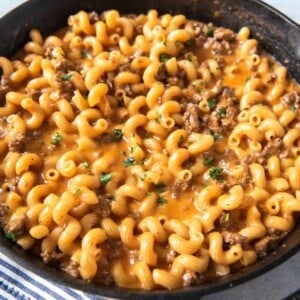 a cast iron skillet filled with cheeseurger pasta skillet meal