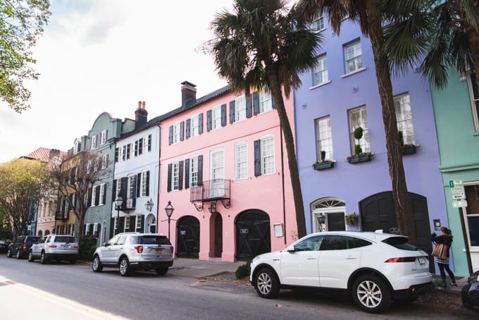 An image of houses on Rainbow Row in Charleston, South Carolina.