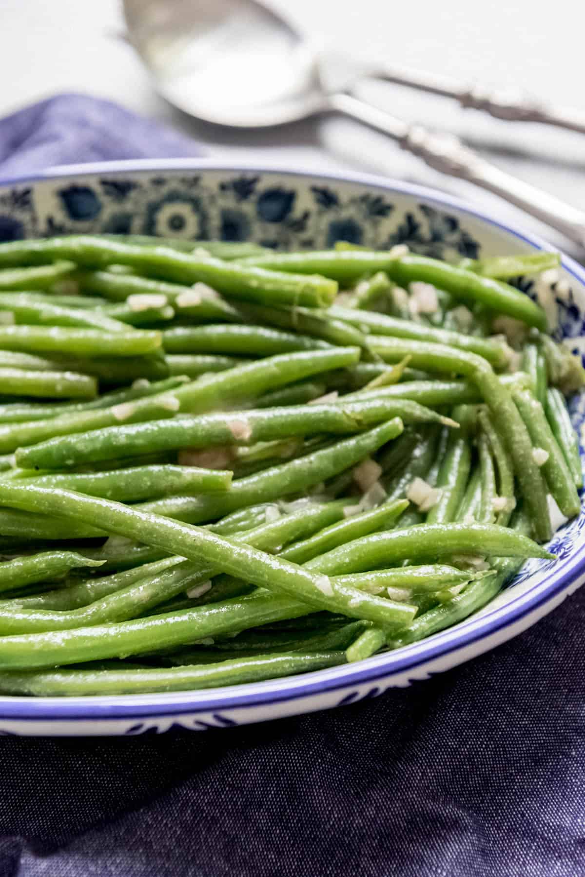 An image of a bowl of French green beans with dijon vinaigrette.