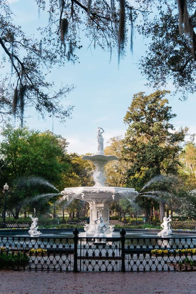 An image of the fountain in Forsythe Park.