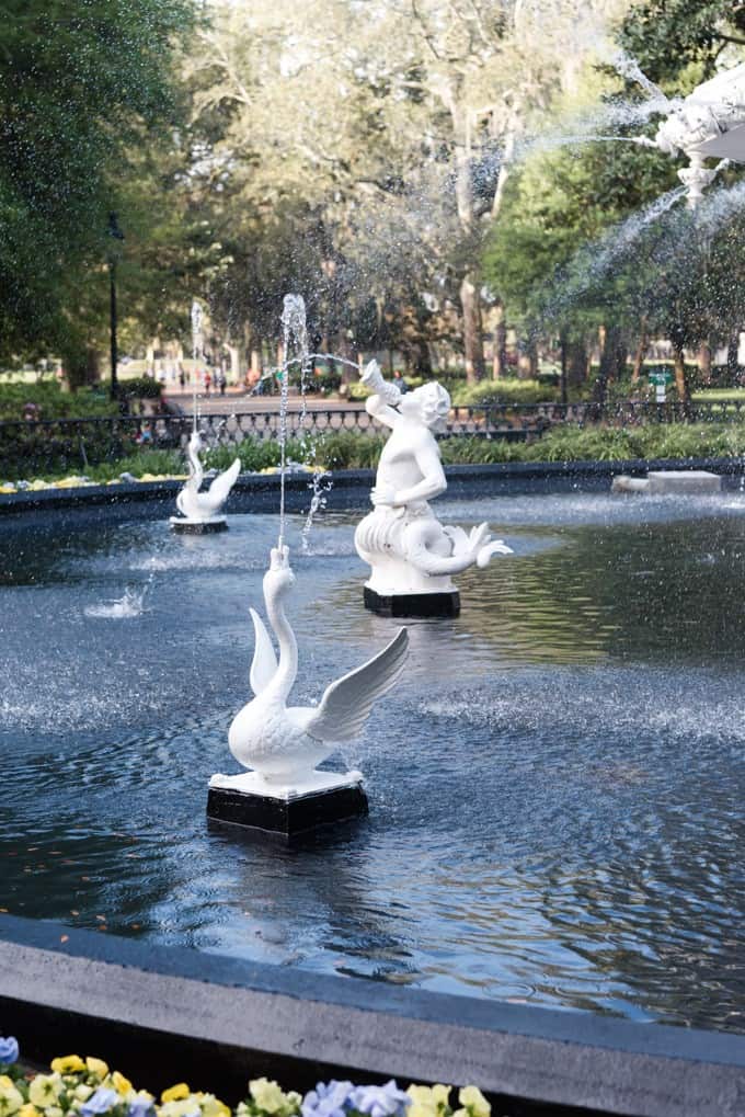 An image of a swan fountain.