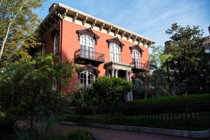 An image of the Mercer-Williams House in Savannah, Georgia.