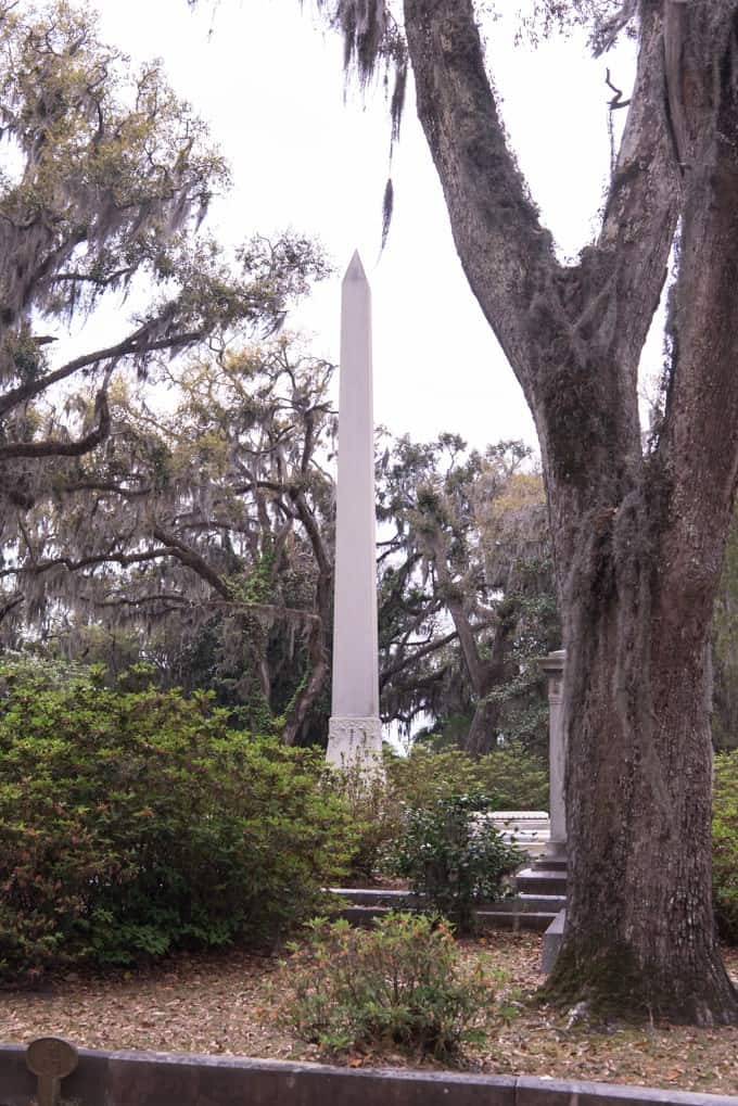 An image of an obelisk in Bonaventure Cemetery.