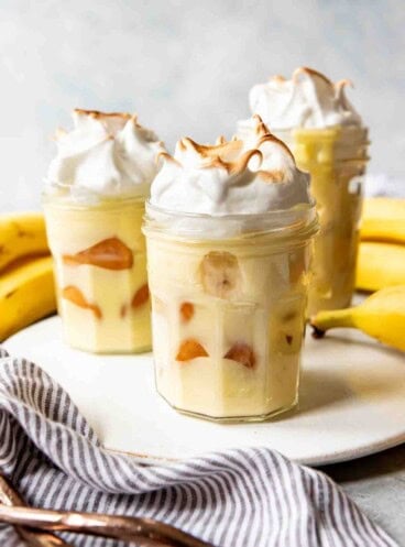 Jars full of southern banana pudding.