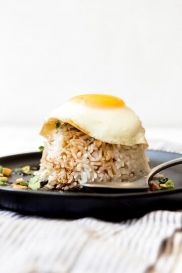 Crispy Garlic Sticky Rice With Fried Egg House Of Nash Eats