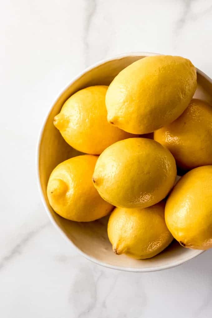 An image of a bowl of lemons.