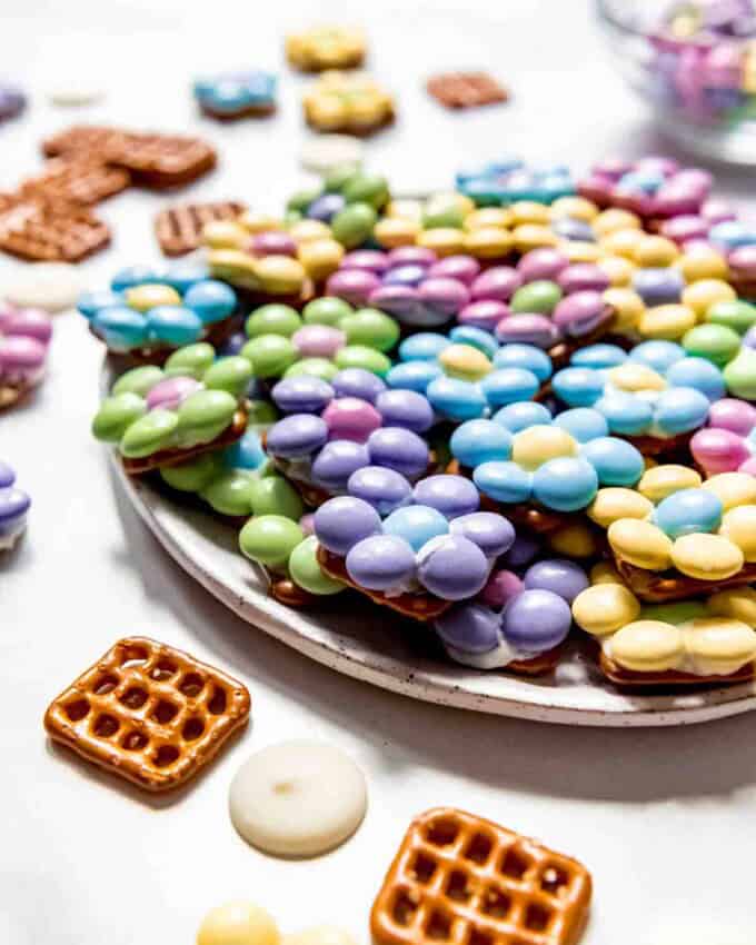 An image of Spring pretzel bites made with M&M's arranged in the shape of flowers and secured with white chocolate.