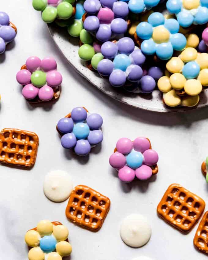 An up-close image of Easter candy "flowers" made with M&M's, white chocolate, and pretzels.