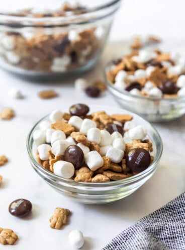 Glass bowls filled with smores snack mix