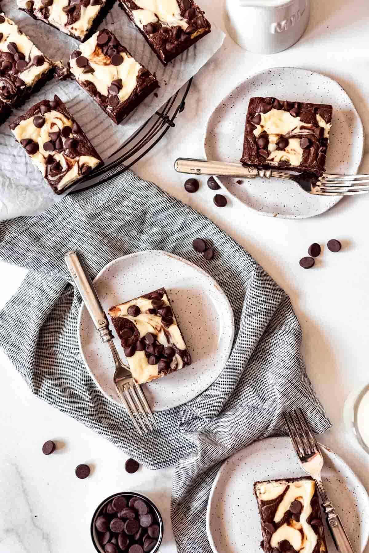 3 brownie plates, plus tray.