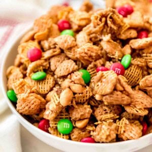 A bowl of crunchy crispix mix.