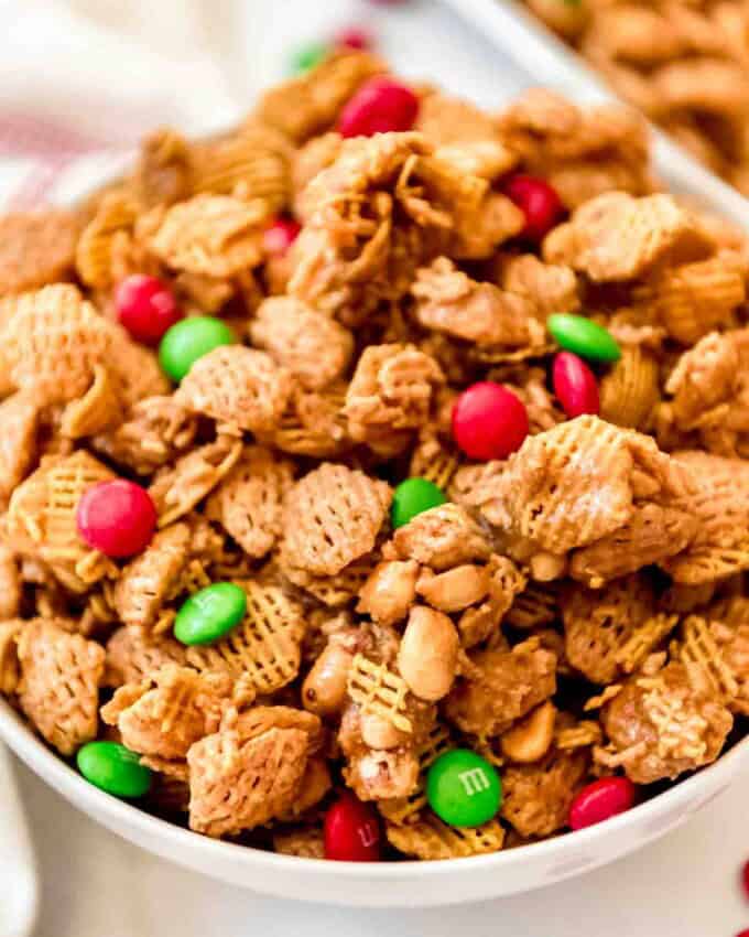 A bowl of crunchy crispix mix