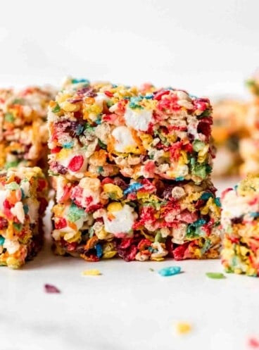 A stack of rice krispie treats.