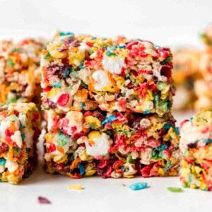 A stack of rice krispie treats.