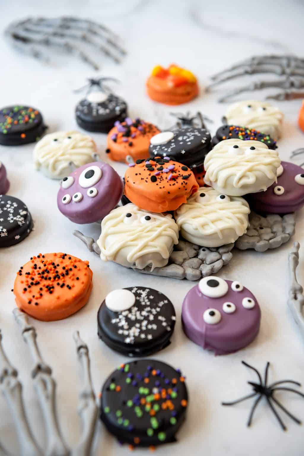 Halloween Chocolate Covered Oreos - House of Nash Eats