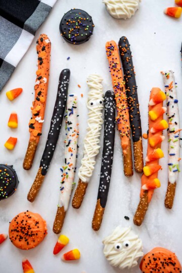 Easy & Fun Chocolate Covered Halloween Pretzels - House of Nash Eats