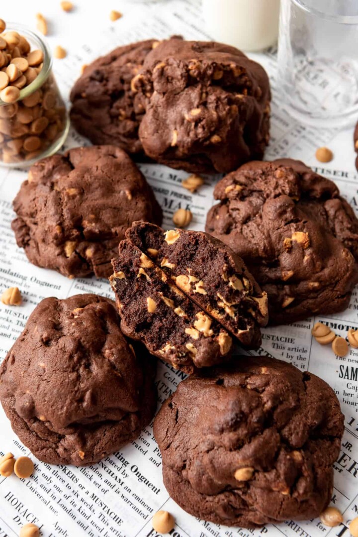 Copycat Levain Bakery Dark Chocolate Peanut Butter Chip Cookies - House ...