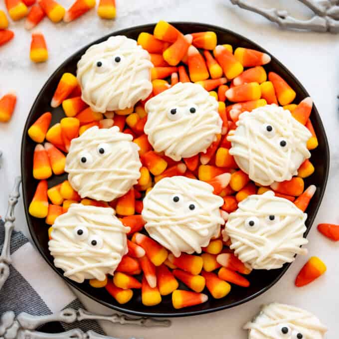 Halloween Chocolate Covered Oreos - House of Nash Eats