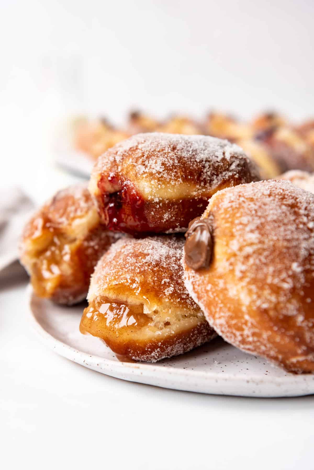 A plate of sugar-covered homemade packzi.