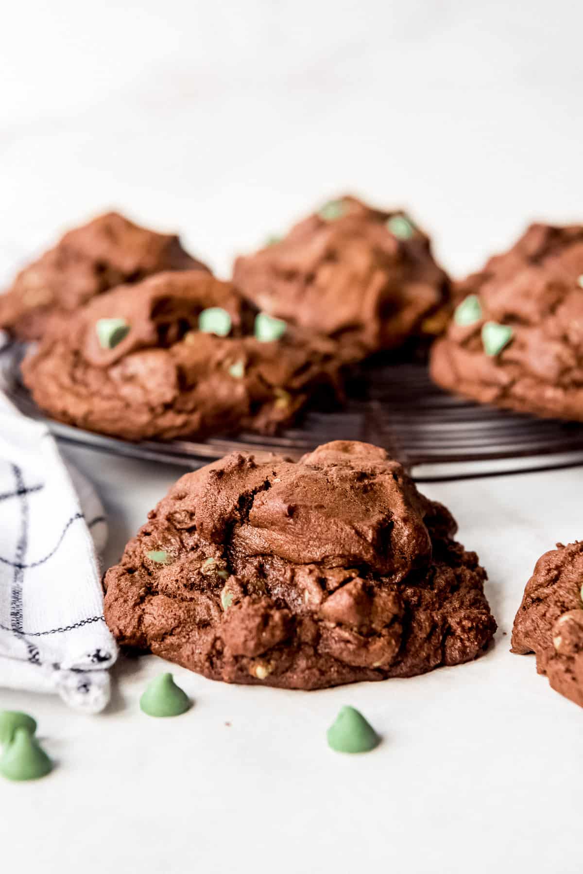 This Levain-inspired dark chocolate cookies with Ghiradelli mint baking chips.