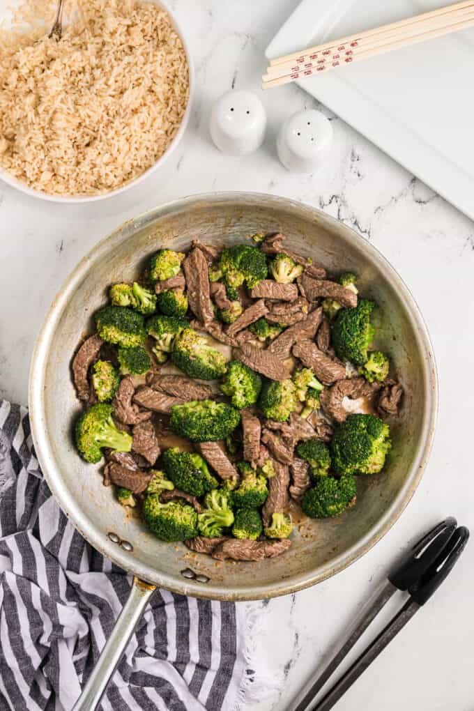 The finished dish of beef and broccoli in a pan.