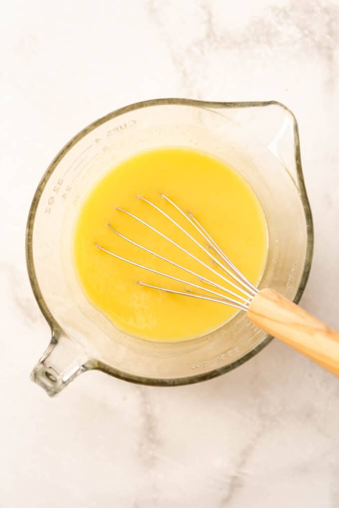 Vanilla pudding made with pineapple juice in a glass bowl.