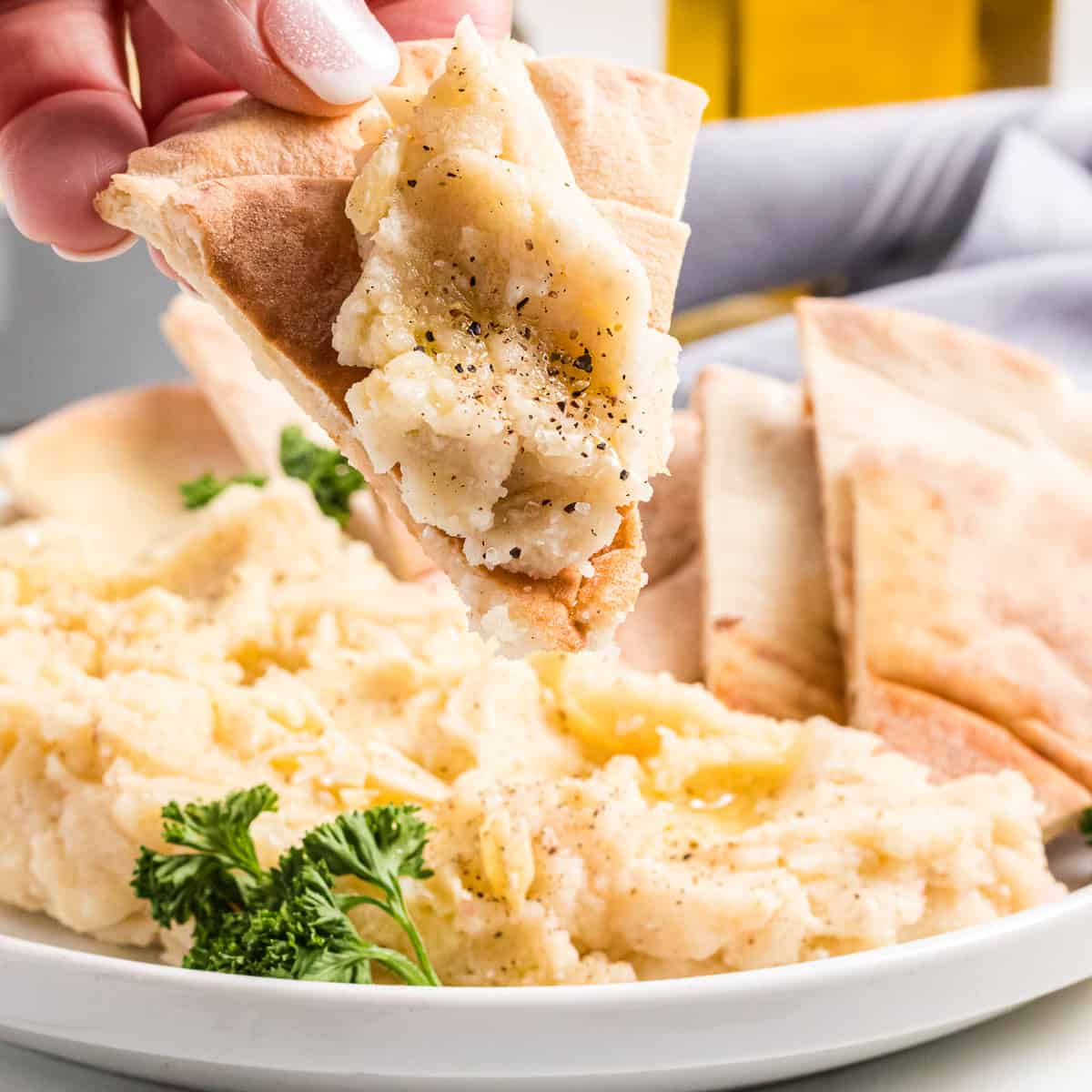 Skordalia (Greek Garlic-Potato Spread)