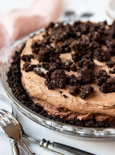 A Mississippi mud pie toped with crushed Oreo pieces.