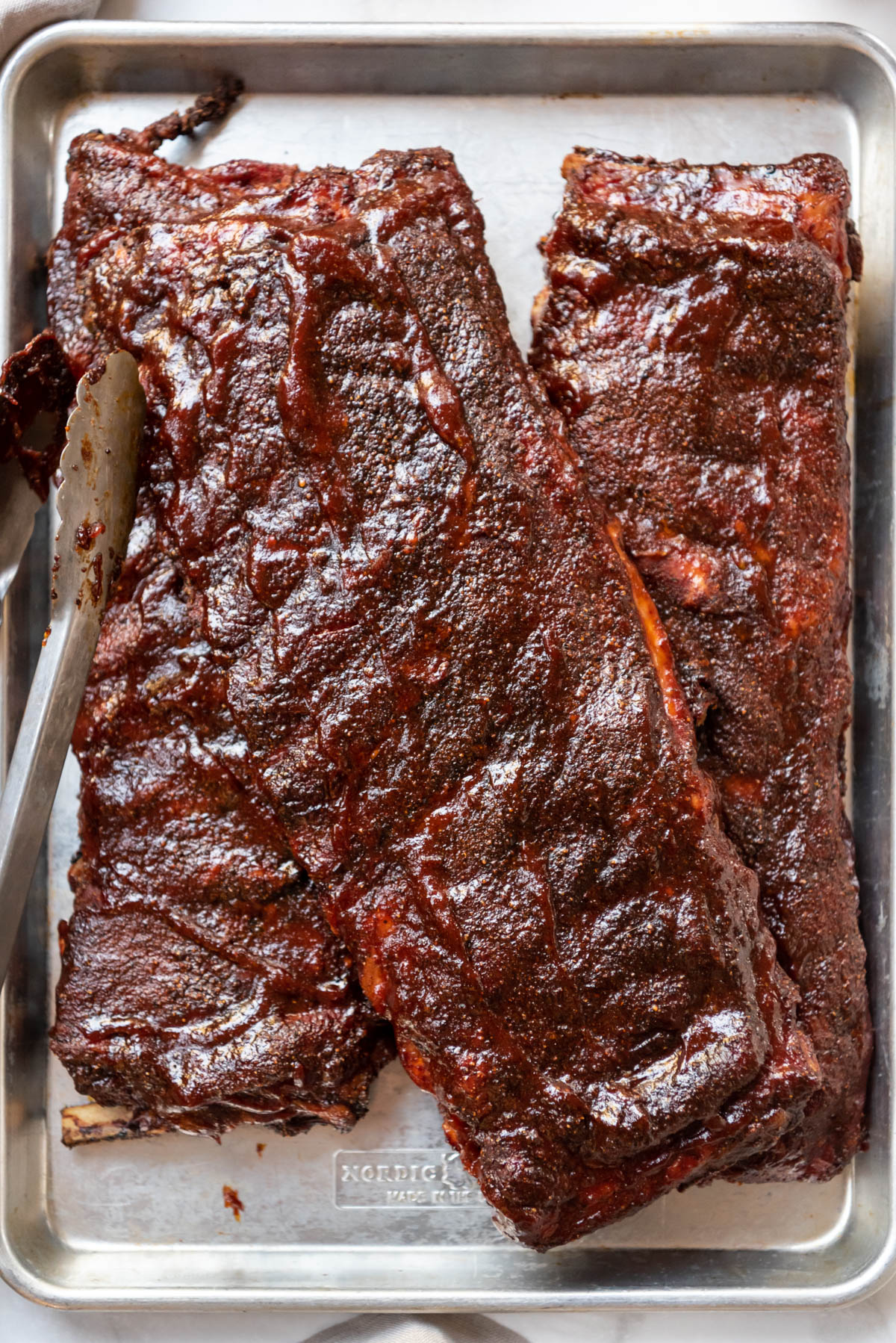 How to Make Oak Smoked Brown Sugar Chili Rubbed Ribs 