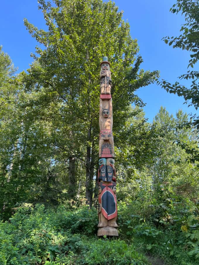 A tall totem pole in Anchorage.