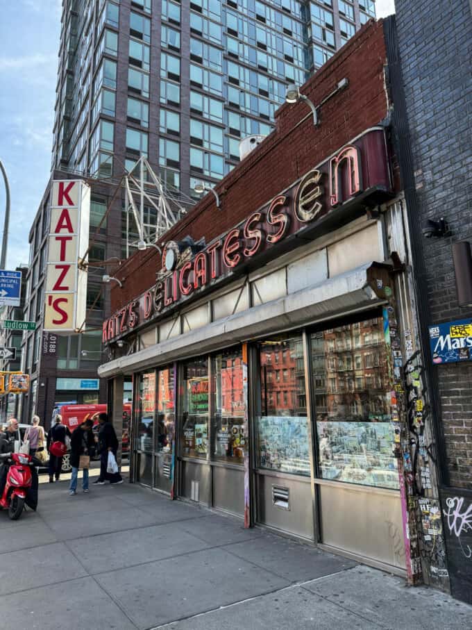 A picture of the outside of Katz's Delicatessen in New York.