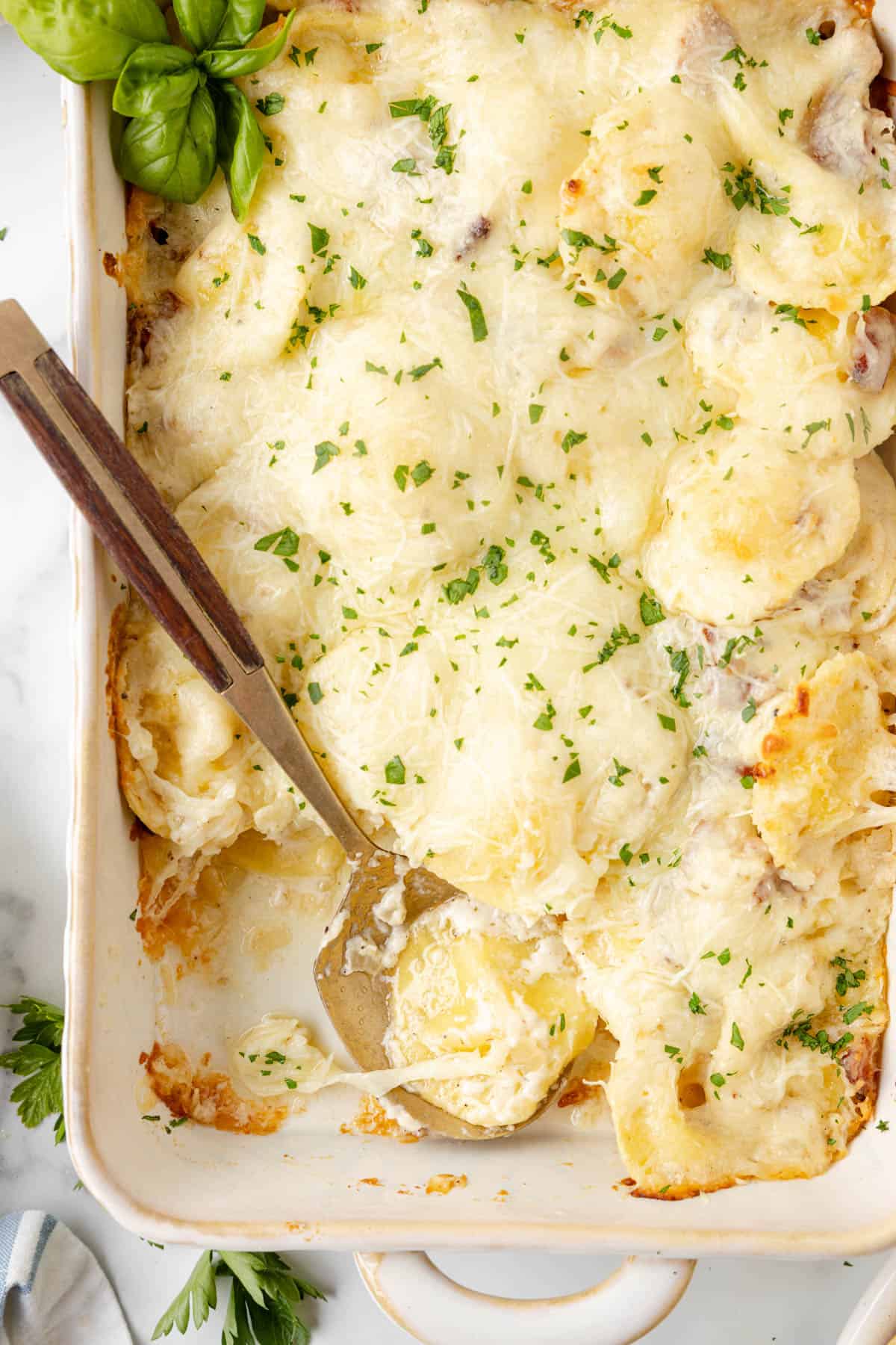 A close image of a pan of Olive Garden ravioli carbonara.