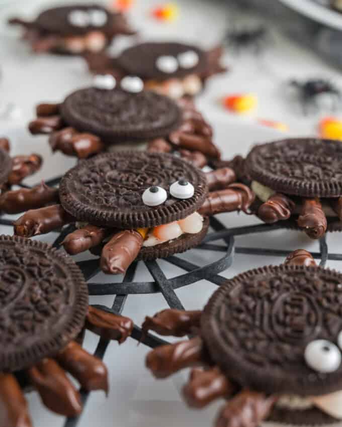 An image of Halloween Oreo spiders.