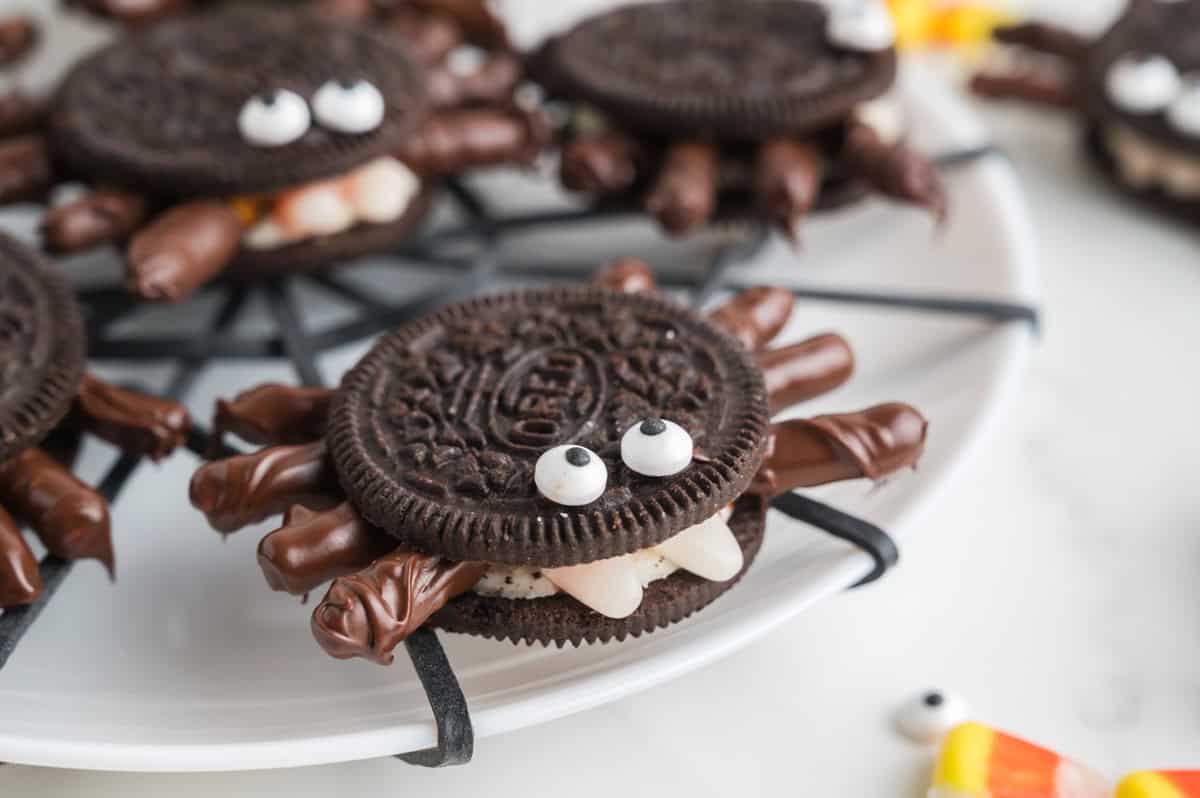 An image of Halloween Oreo spiders.