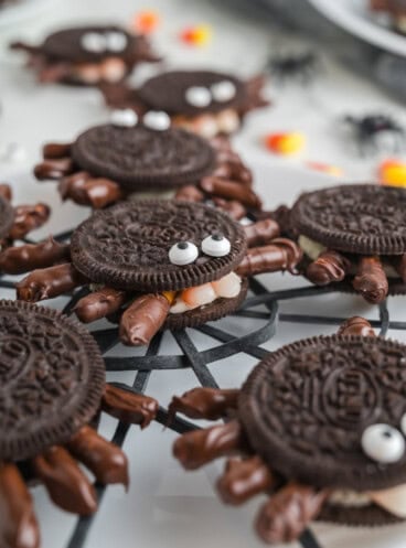 An image of Halloween Oreo spiders.