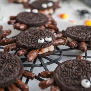 An image of Halloween Oreo spiders.