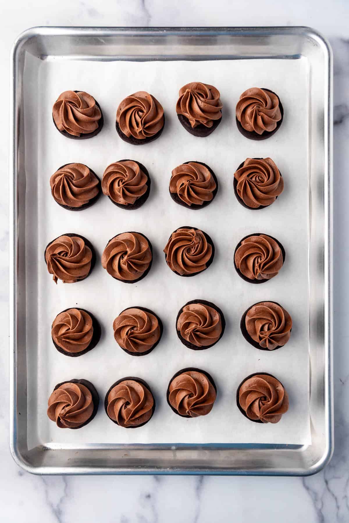 Piped ganache on top of sandwich cookies.