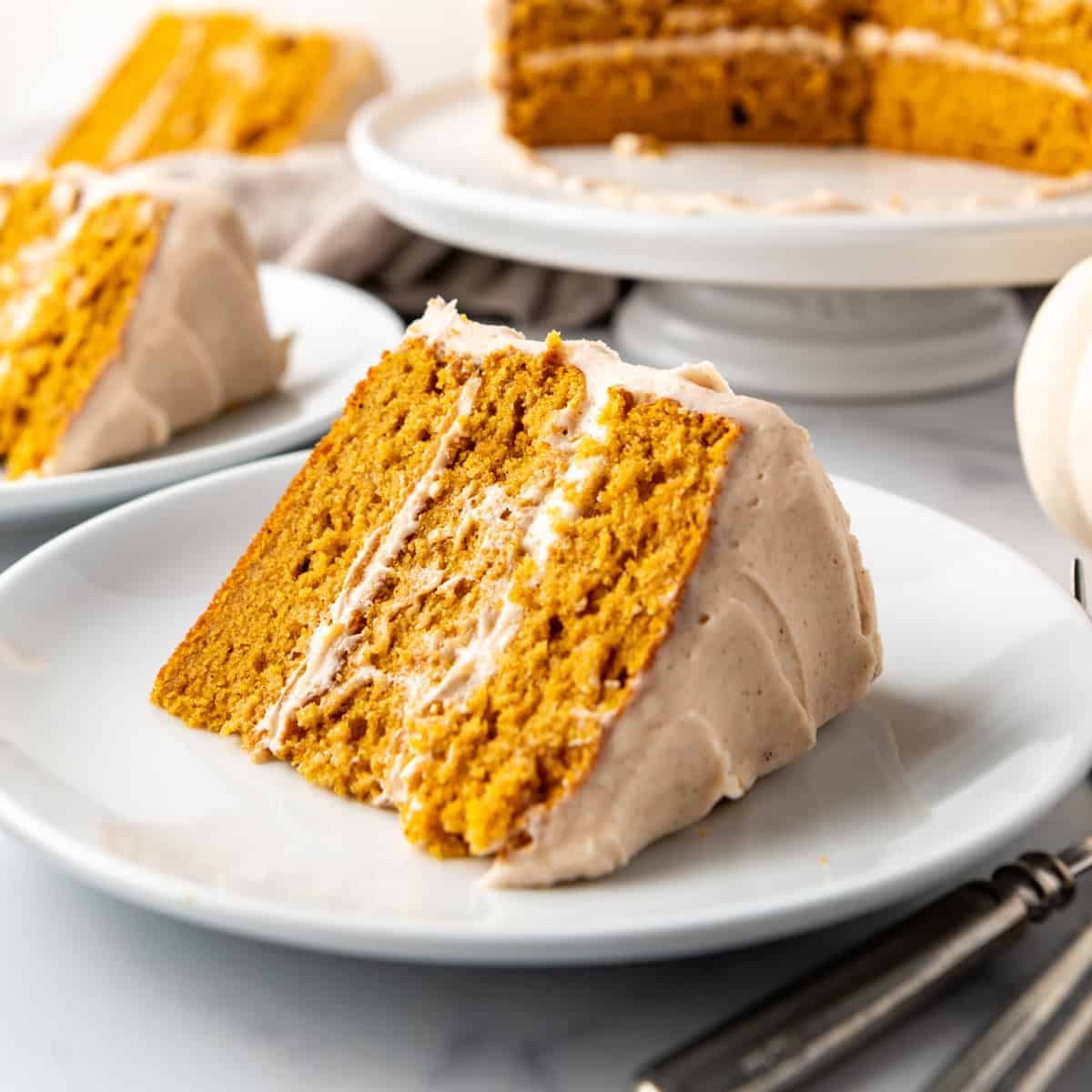 Pumpkin Cake with Cinnamon Cream Cheese Frosting