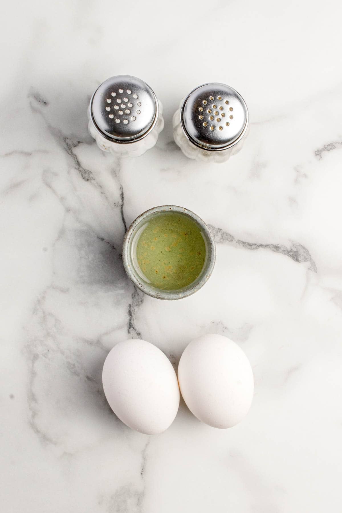 Ingredients for making sunny side up eggs.