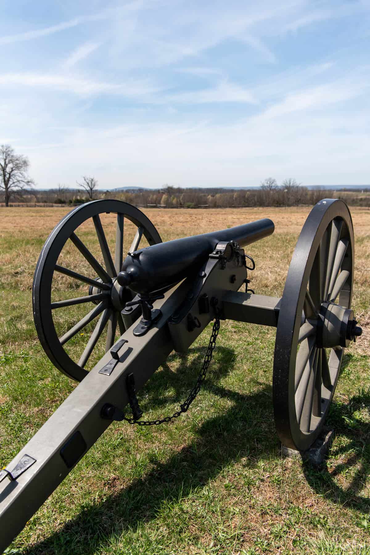 An image of a cannon in a field at Gettysburg.