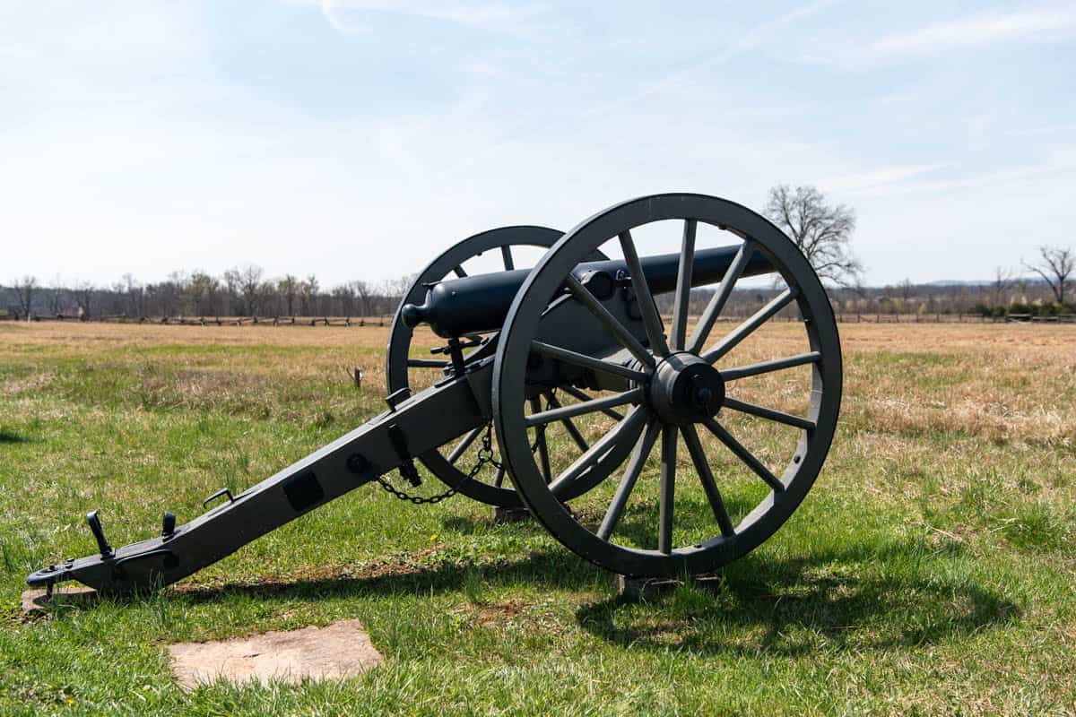 An image of a cannon in a field at Gettysburg.