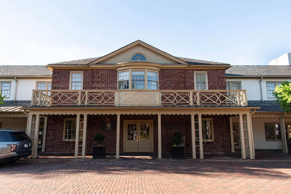 An image of the exterior of the Williamsburg Lodge at Colonial Williamsburg.