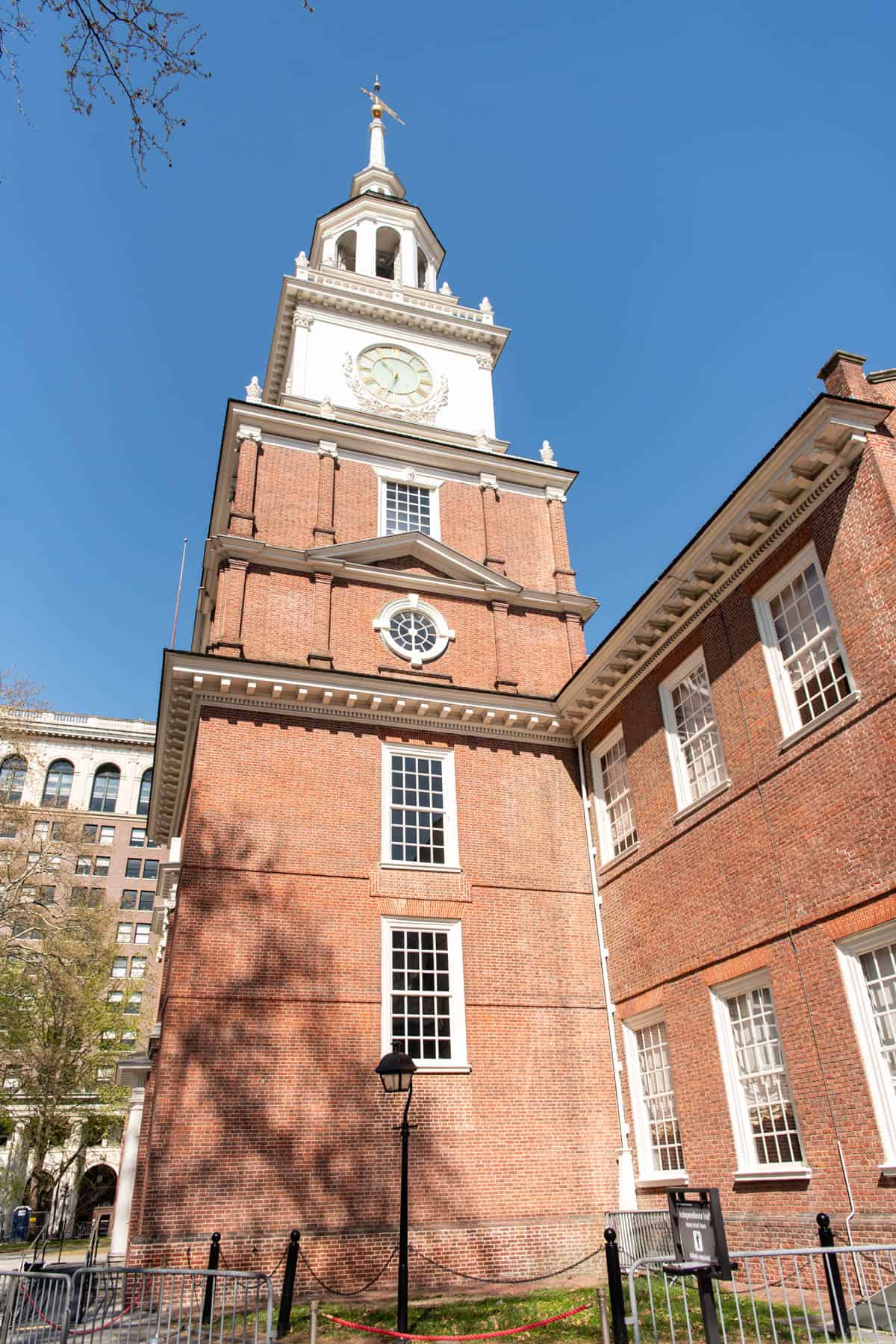 An image of the tower of Independence Hall.