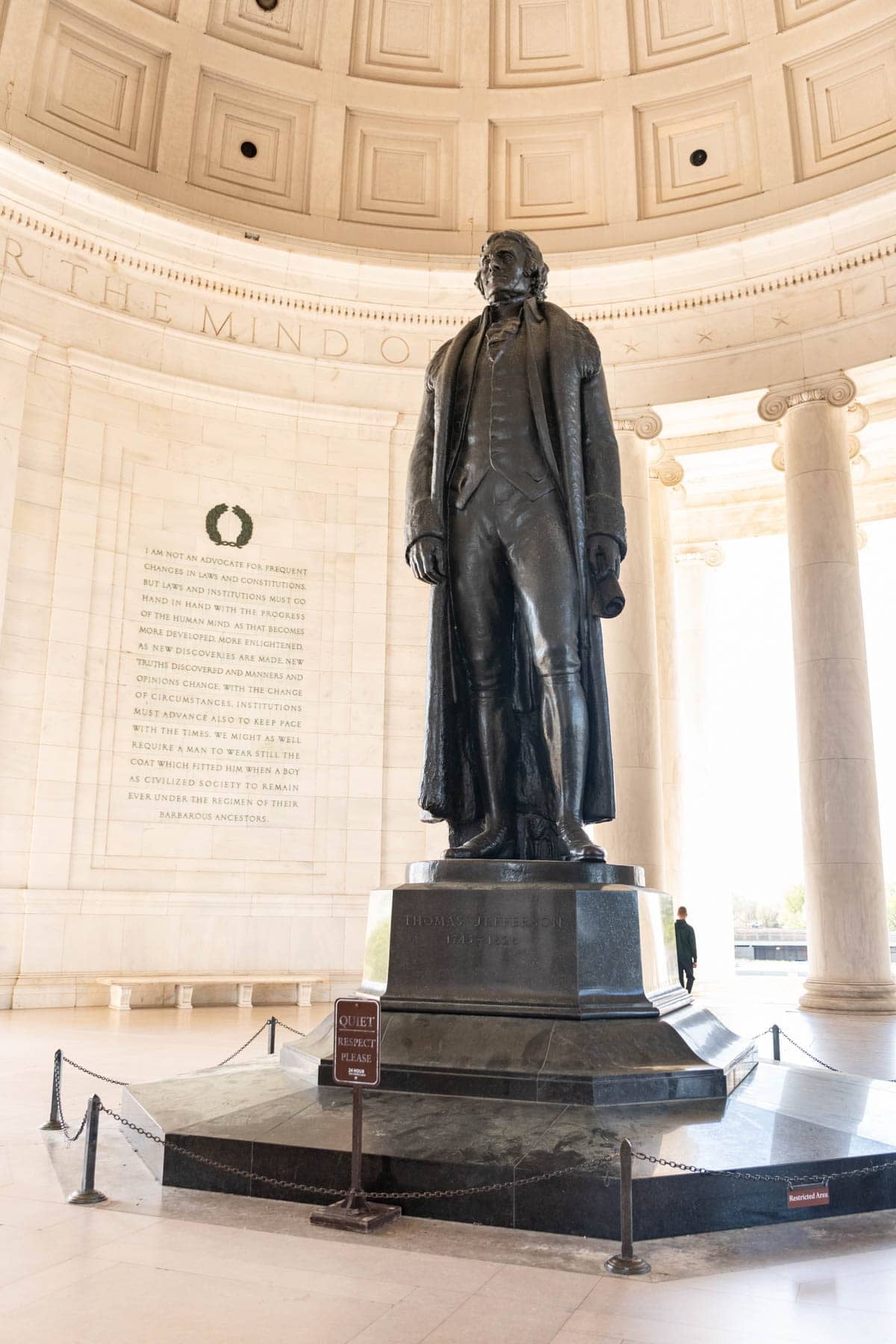 An image of the statue of Thomas Jefferson in the Jefferson Memorial.