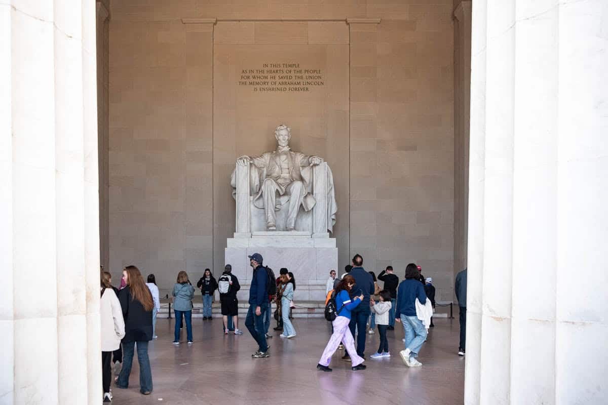 An image of the Lincoln Memorial.